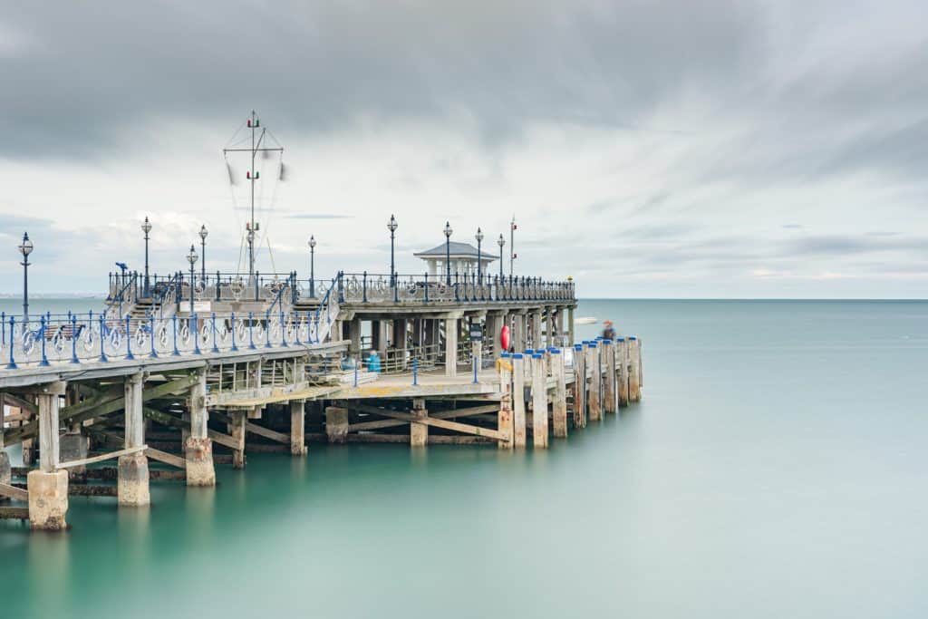 De nieuwe pier in Dorset, deze foto is gemaakt met een 6 stop grijsfilter