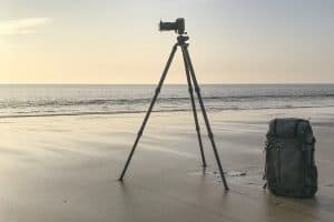 Essentiële apparatuur voor natuurfotografie: statief, camera, objectief en filters.