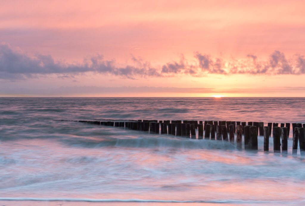 Zonsondergang aan de Zeeuwse kust.