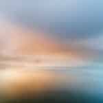 Een ode aan Intentional Camera Movement in de natuurfotografie ICM foto gemaakt tijdens de zonsondergang op het strand.