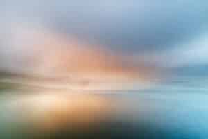 Een ode aan Intentional Camera Movement in de natuurfotografie 2 ICM foto gemaakt tijdens de zonsondergang op het strand.