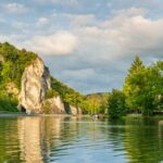 Rotsen langs de Maas bij Anseremme.